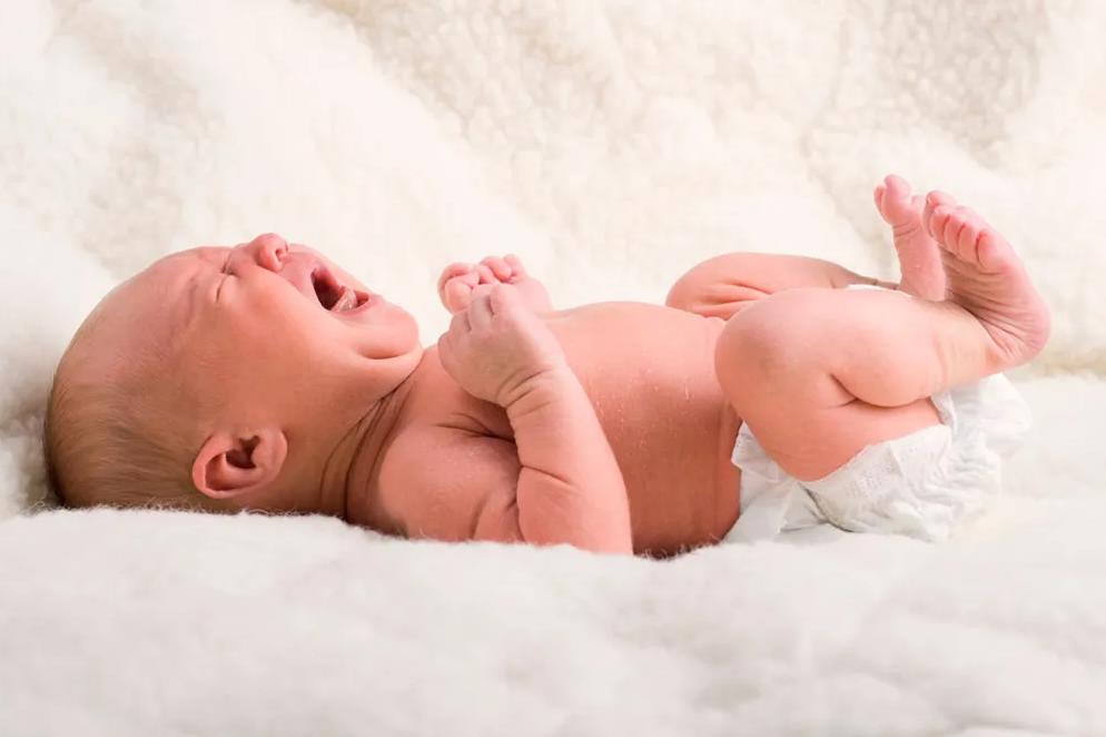 Почему новорожденные кряхтят во время и после еды